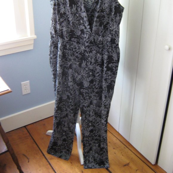 NWT Ann Taylor Floral Print Jumpsuit - Picture 2 of 5